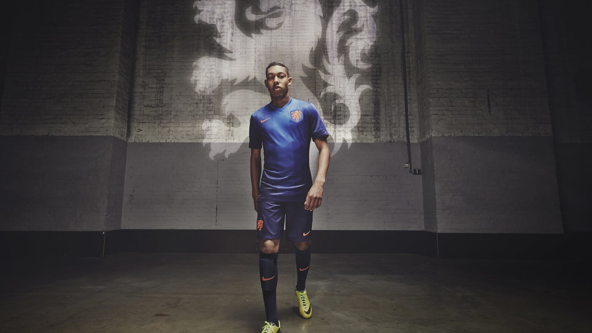 世界青少年水上滑板锦标赛震撼来袭，水上滑板初学者开始怎么练